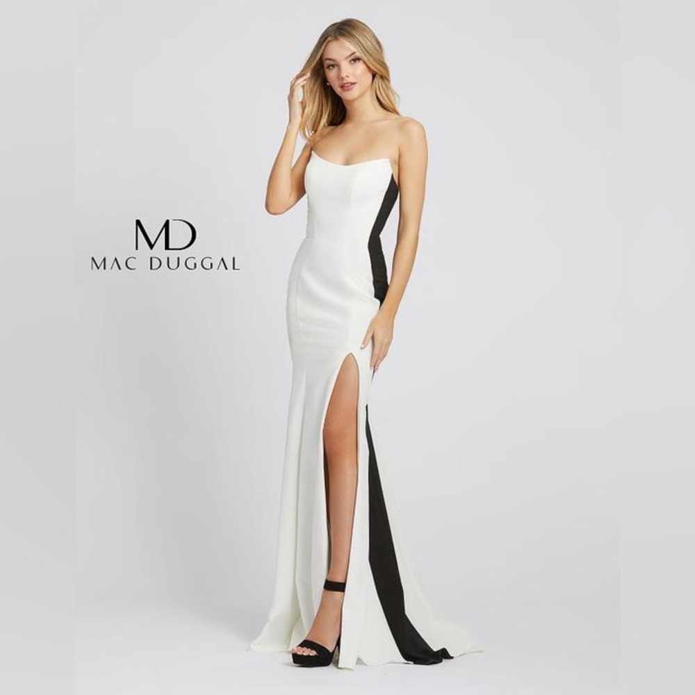 NWT Mac Duggal White and Black Evening Gown Size 12 Style 49003 Prom HoCo Formal